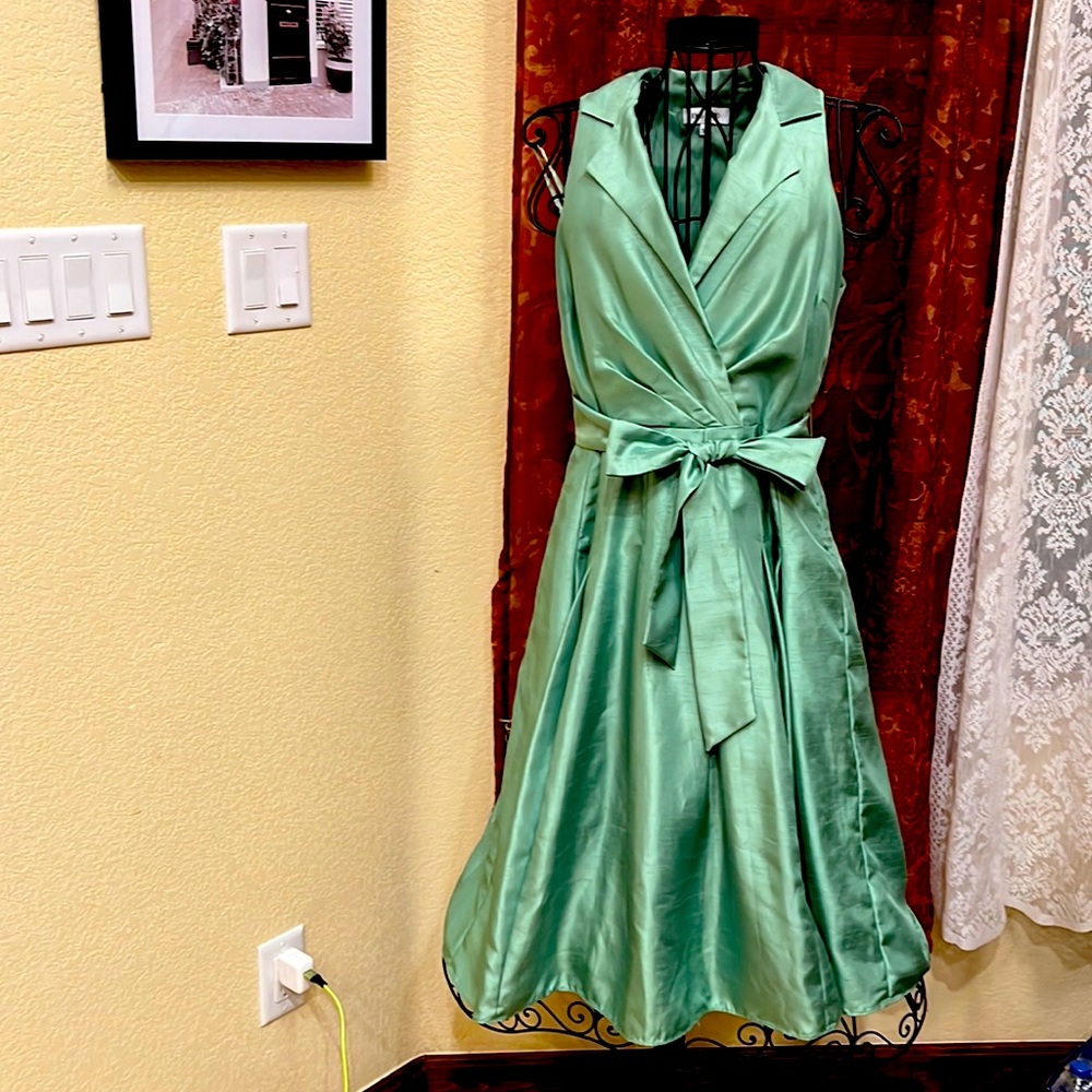 Classic sleeveless dress